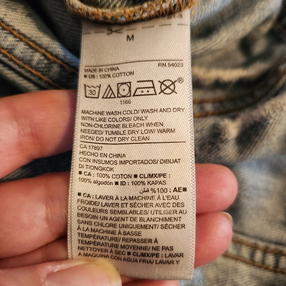 Old Navy Women’s Jean Jacket, Distressed Classic Denim, 100% Cotton EUC Sz Med - Picture 14 of 14